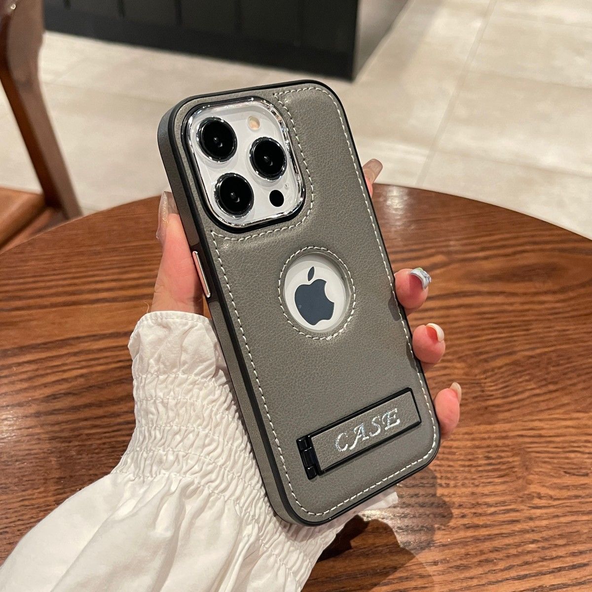 Suitable for iPhone anti-fall leather case.