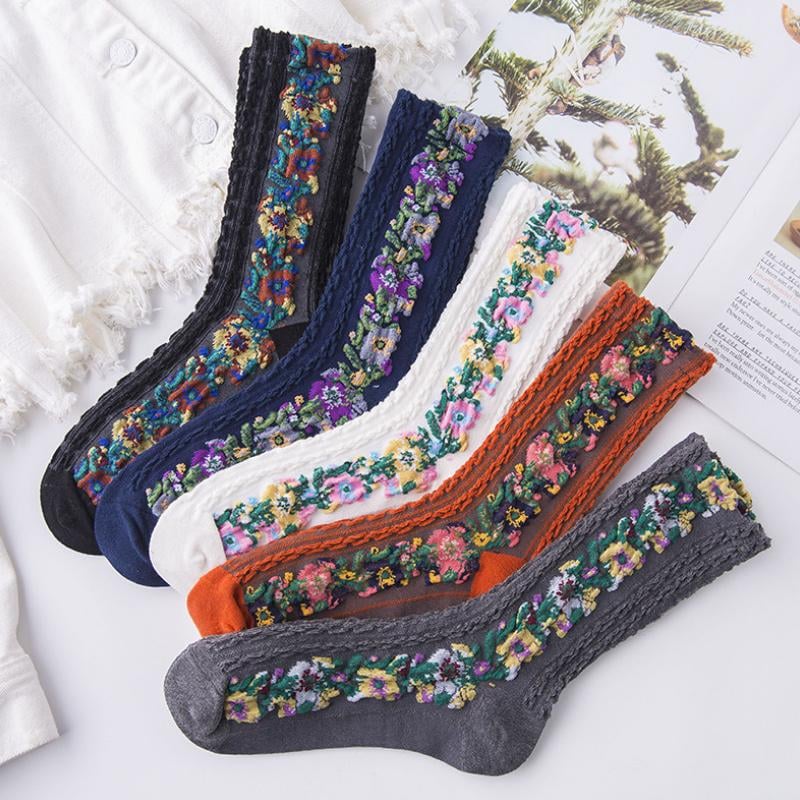 🔥🔥(5 pairs)Vintage style socks with embroidered flowers