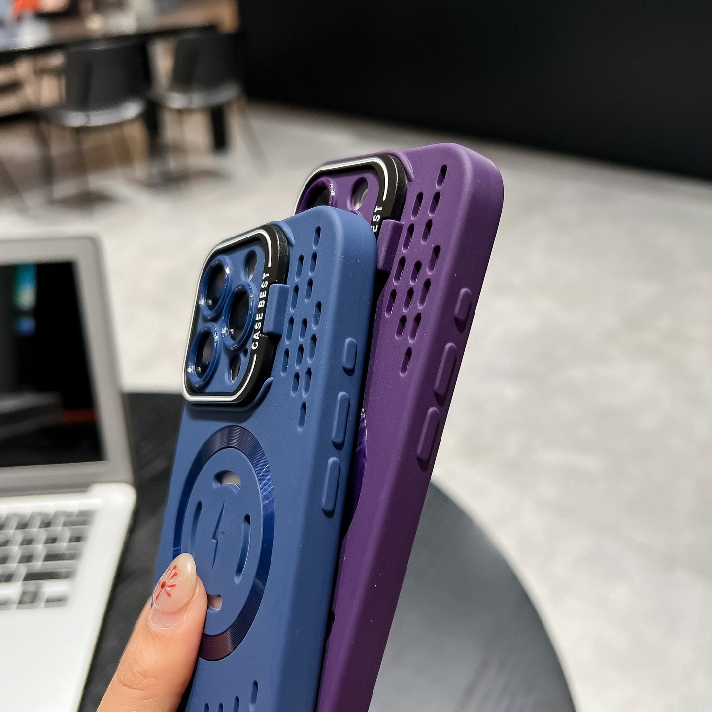 Cooling bracket mobile phone case
