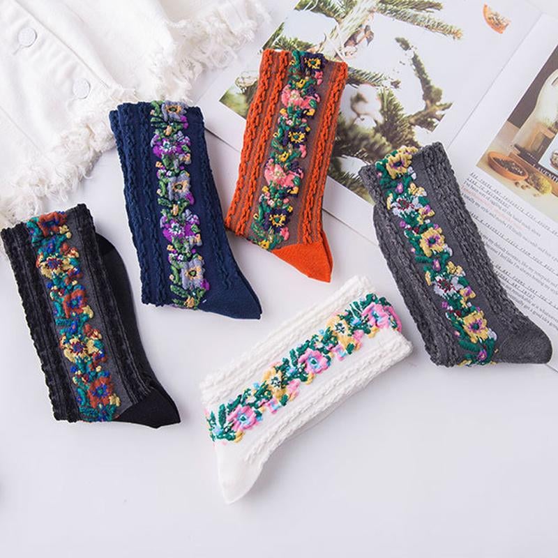 🔥🔥(5 pairs)Vintage style socks with embroidered flowers
