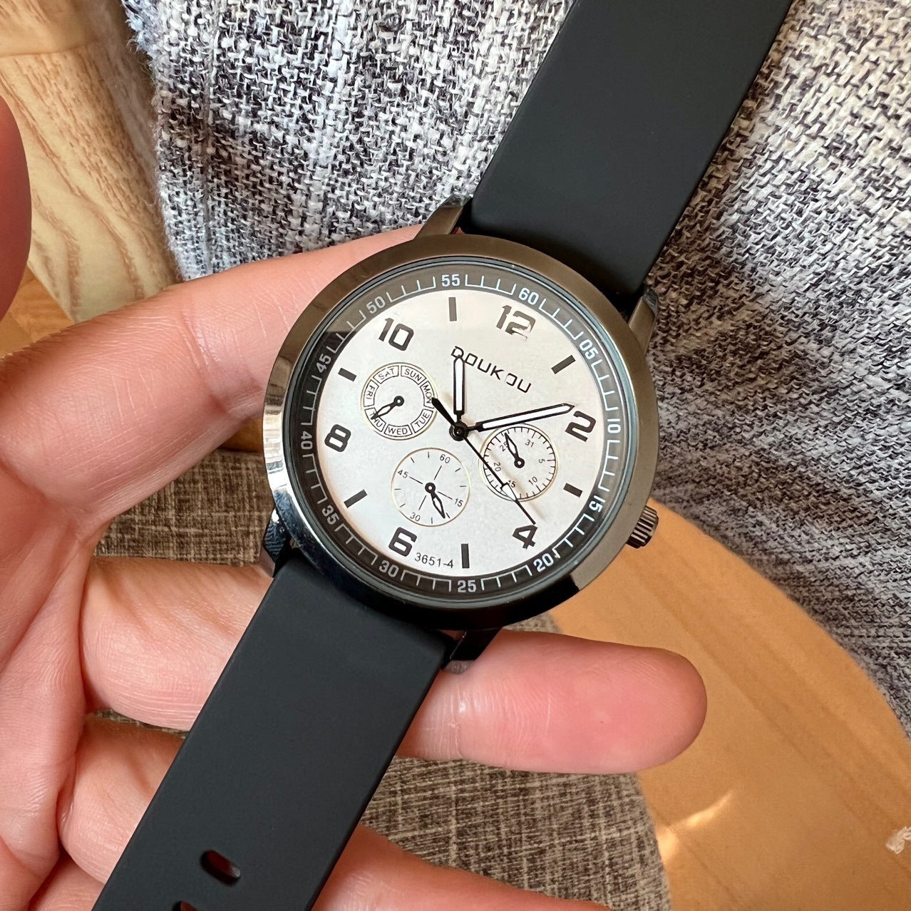DOUKOU English Quartz Watch! 50% off 1499 pesos