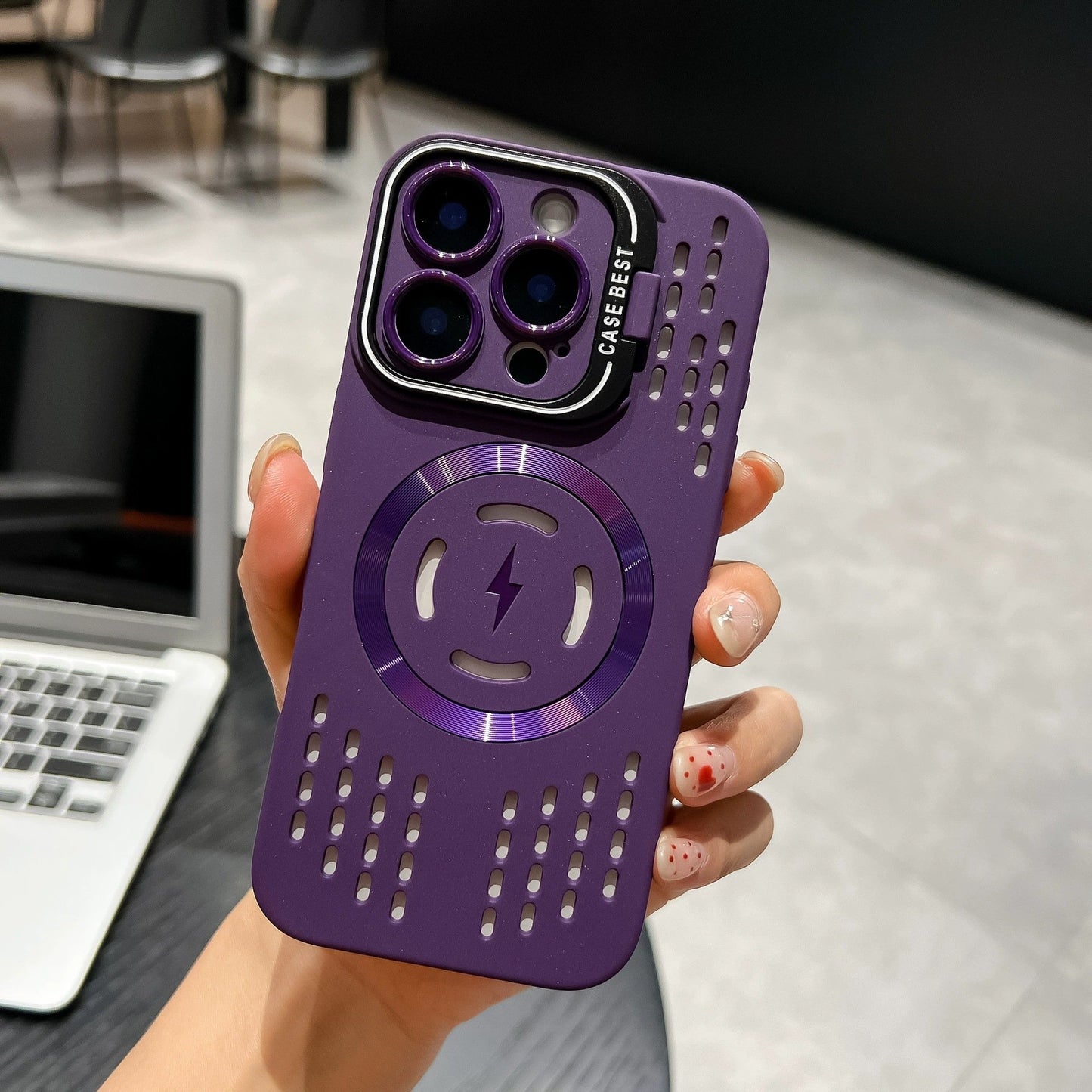 Cooling bracket mobile phone case