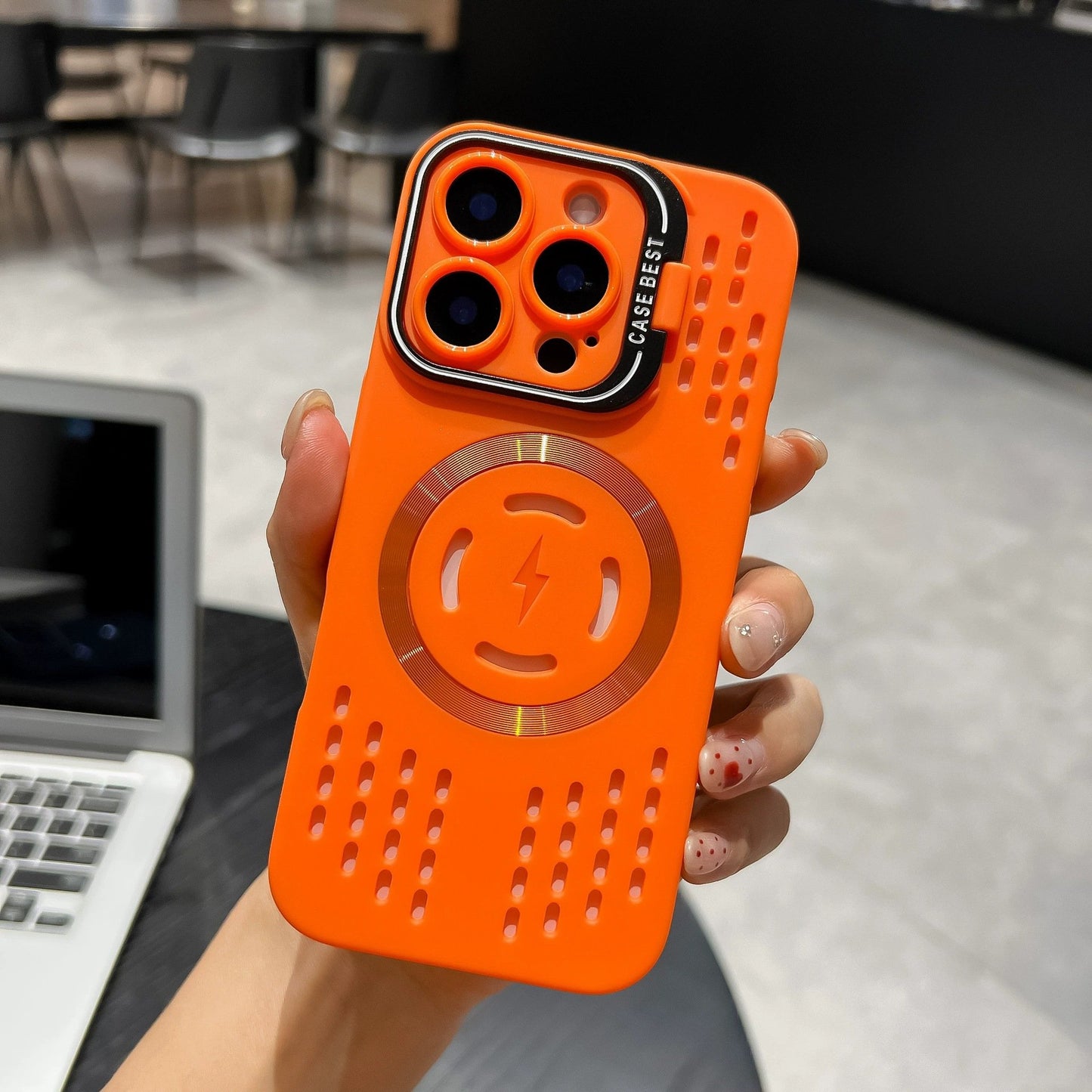 Cooling bracket mobile phone case