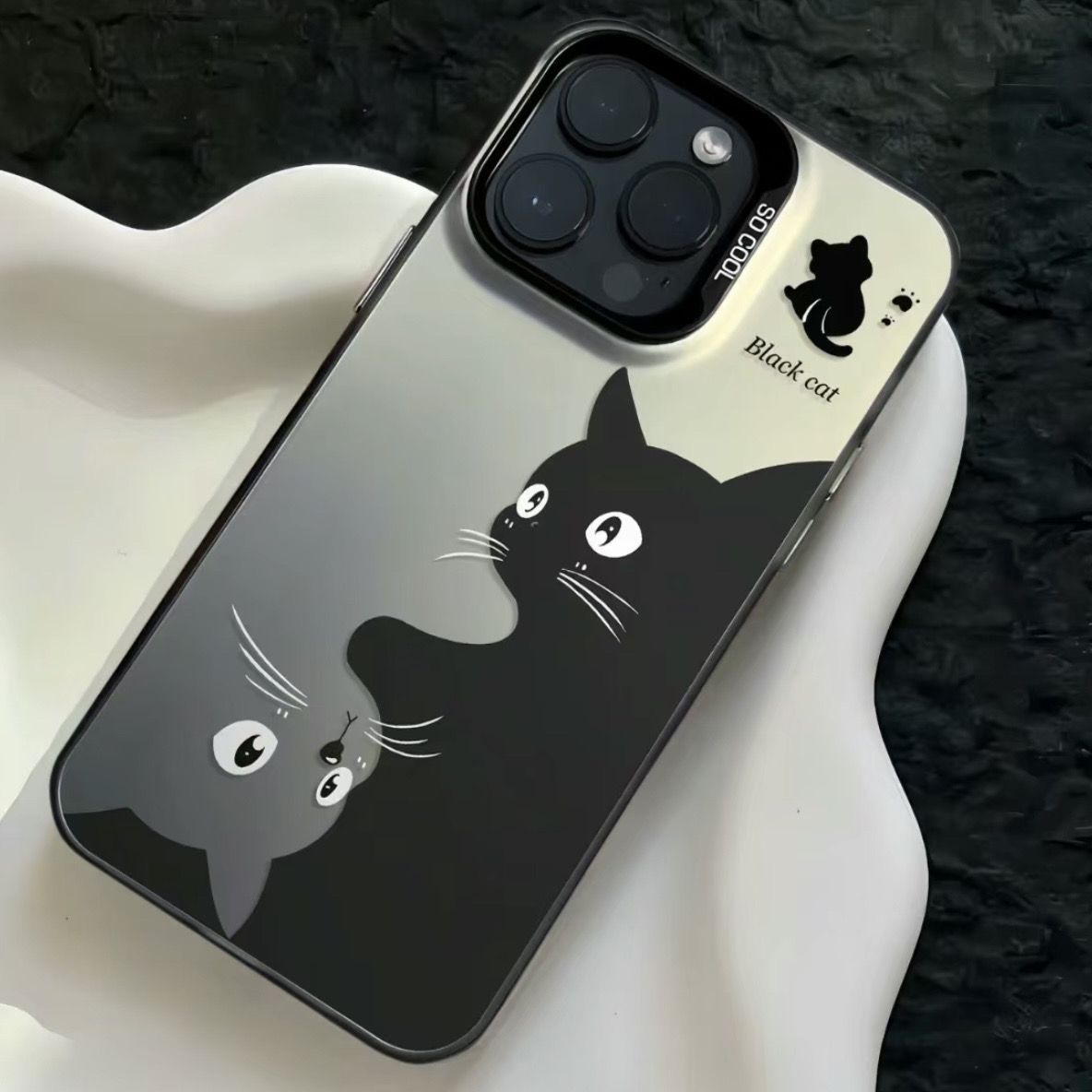 (Treasure Of The Store)INS Style Black And White Kitten Phone Case