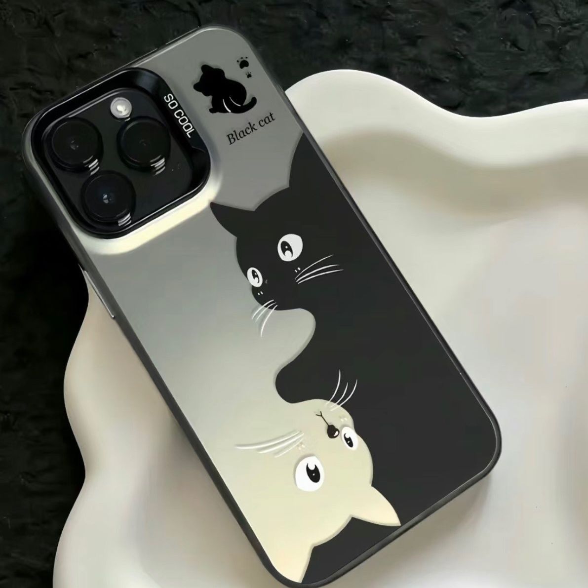 (Treasure Of The Store)INS Style Black And White Kitten Phone Case