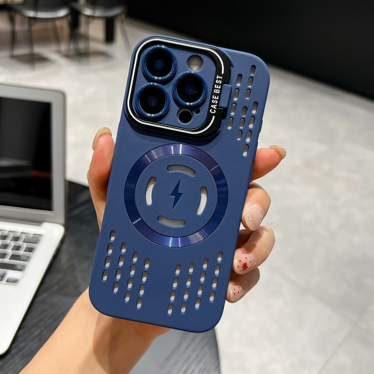 Cooling bracket mobile phone case