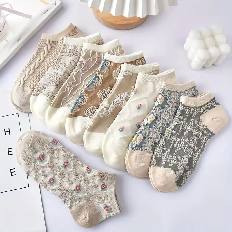 🔥[10/20 pairs]🧦Embossed floral socks Comfortable ankle socks Breathable vintage style Wear any season