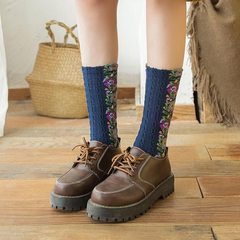 🔥🔥(5 pairs)Vintage style socks with embroidered flowers
