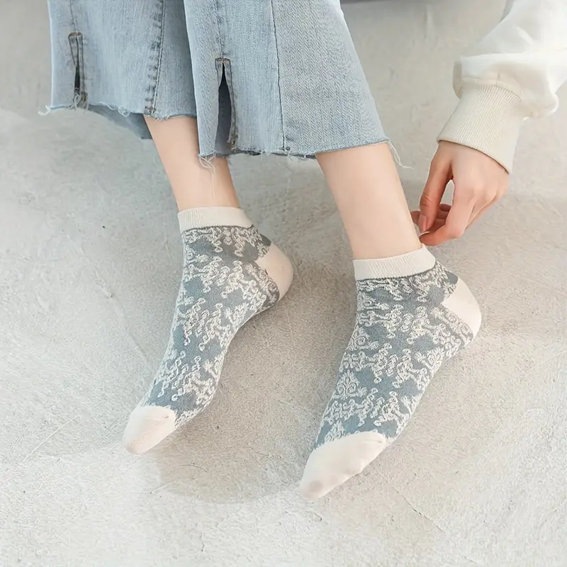 🔥[10/20 pairs]🧦Embossed floral socks Comfortable ankle socks Breathable vintage style Wear any season