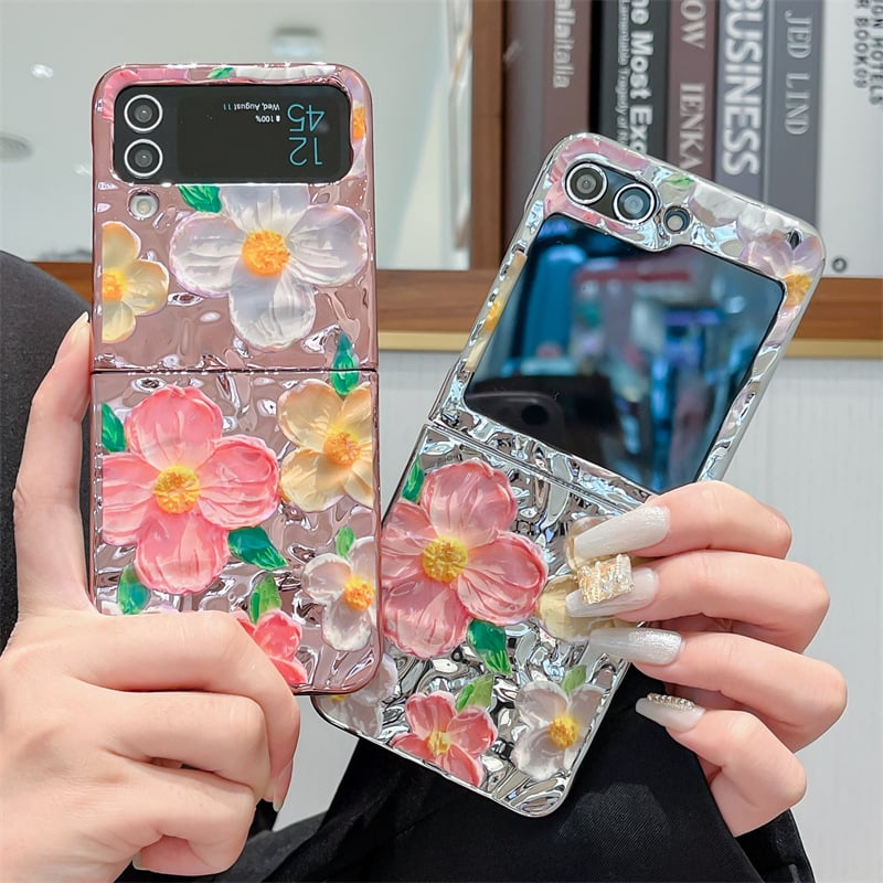 Pleated Flower Bracelet Phone Case For Samsung Z Flip3/4/5/6