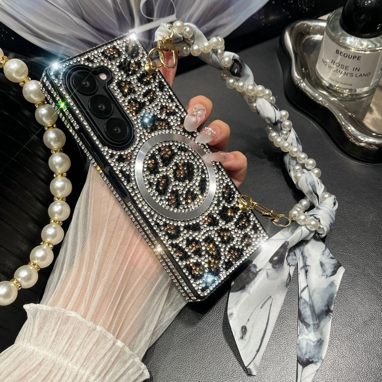 Suitable for Samsung zfold mobile phone case leopard print magnetic rhinestone creative folding protective cover