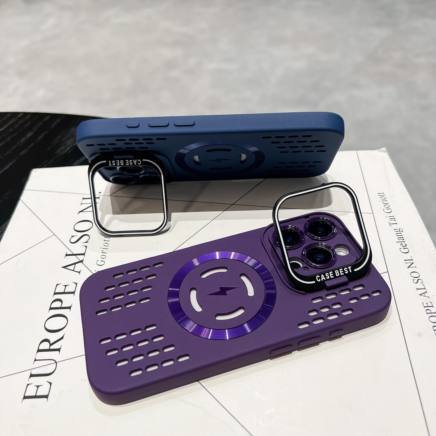 Cooling bracket mobile phone case
