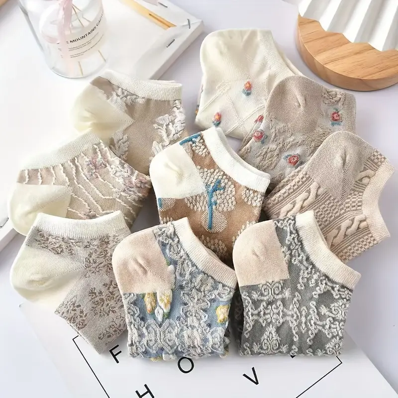 🔥[10/20 pairs]🧦Embossed floral socks Comfortable ankle socks Breathable vintage style Wear any season
