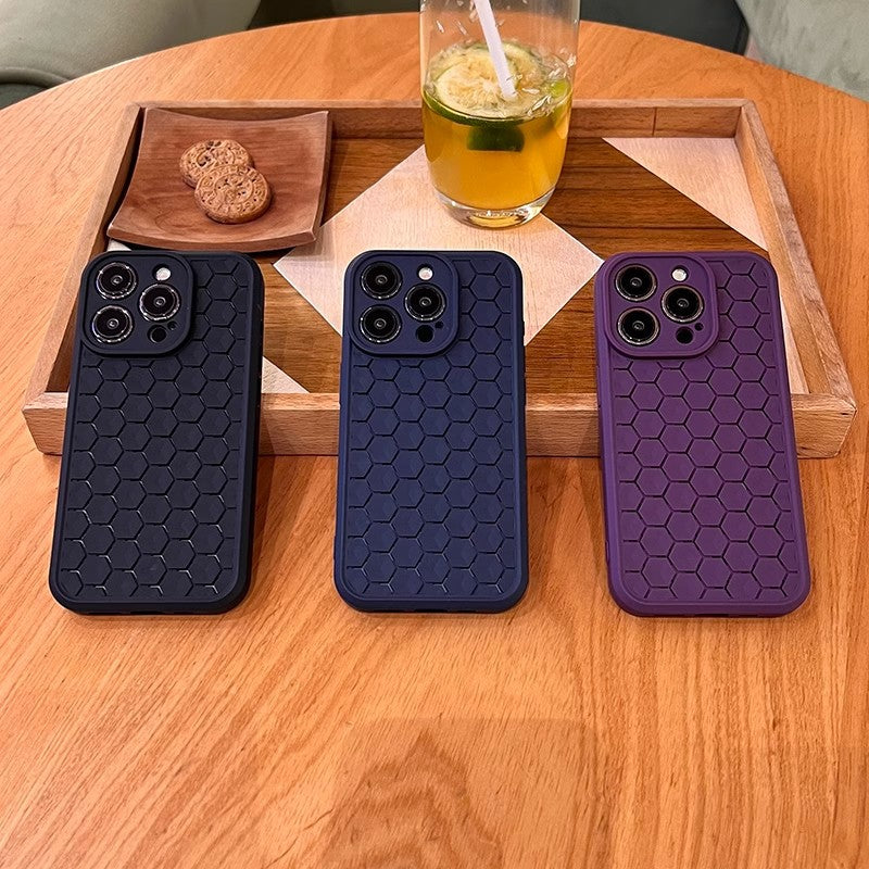 Breathable honeycomb heat dissipation lens all-inclusive mobile phone case