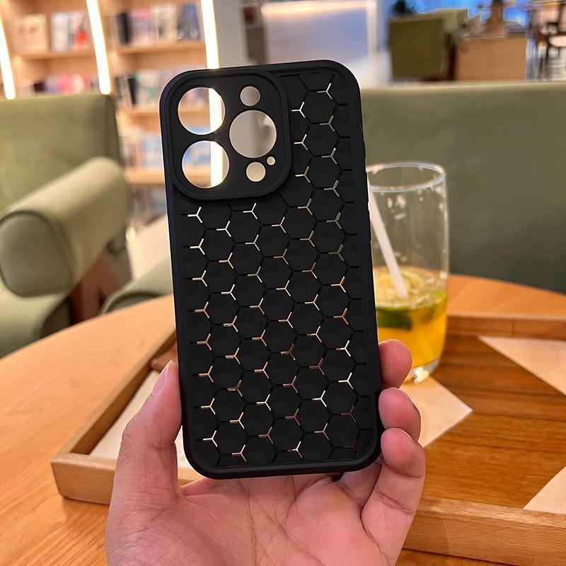 Breathable honeycomb heat dissipation lens all-inclusive mobile phone case