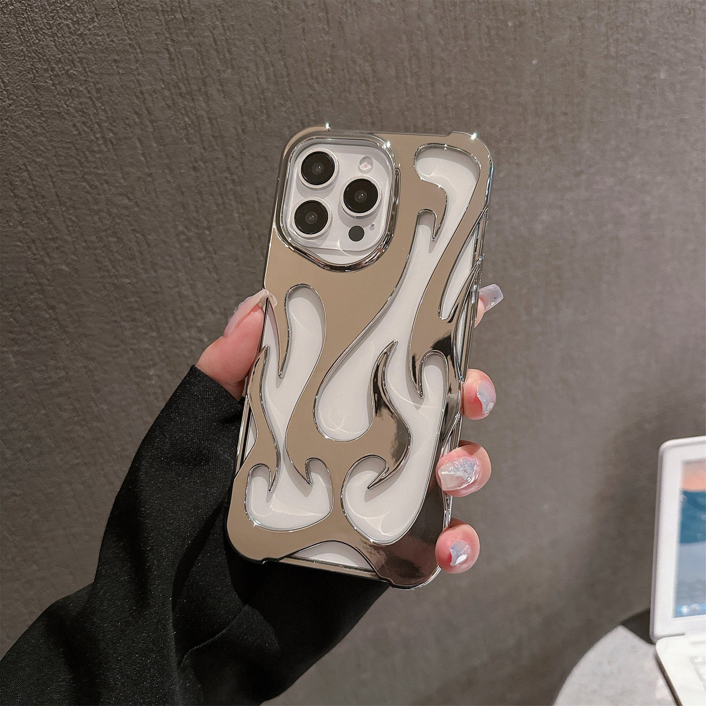 Fashionable electroplating hollow flame pattern anti-fall mobile phone case