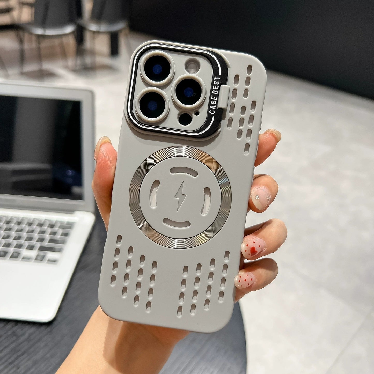 Cooling bracket mobile phone case