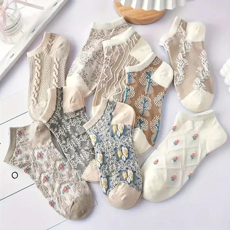 🔥[10/20 pairs]🧦Embossed floral socks Comfortable ankle socks Breathable vintage style Wear any season