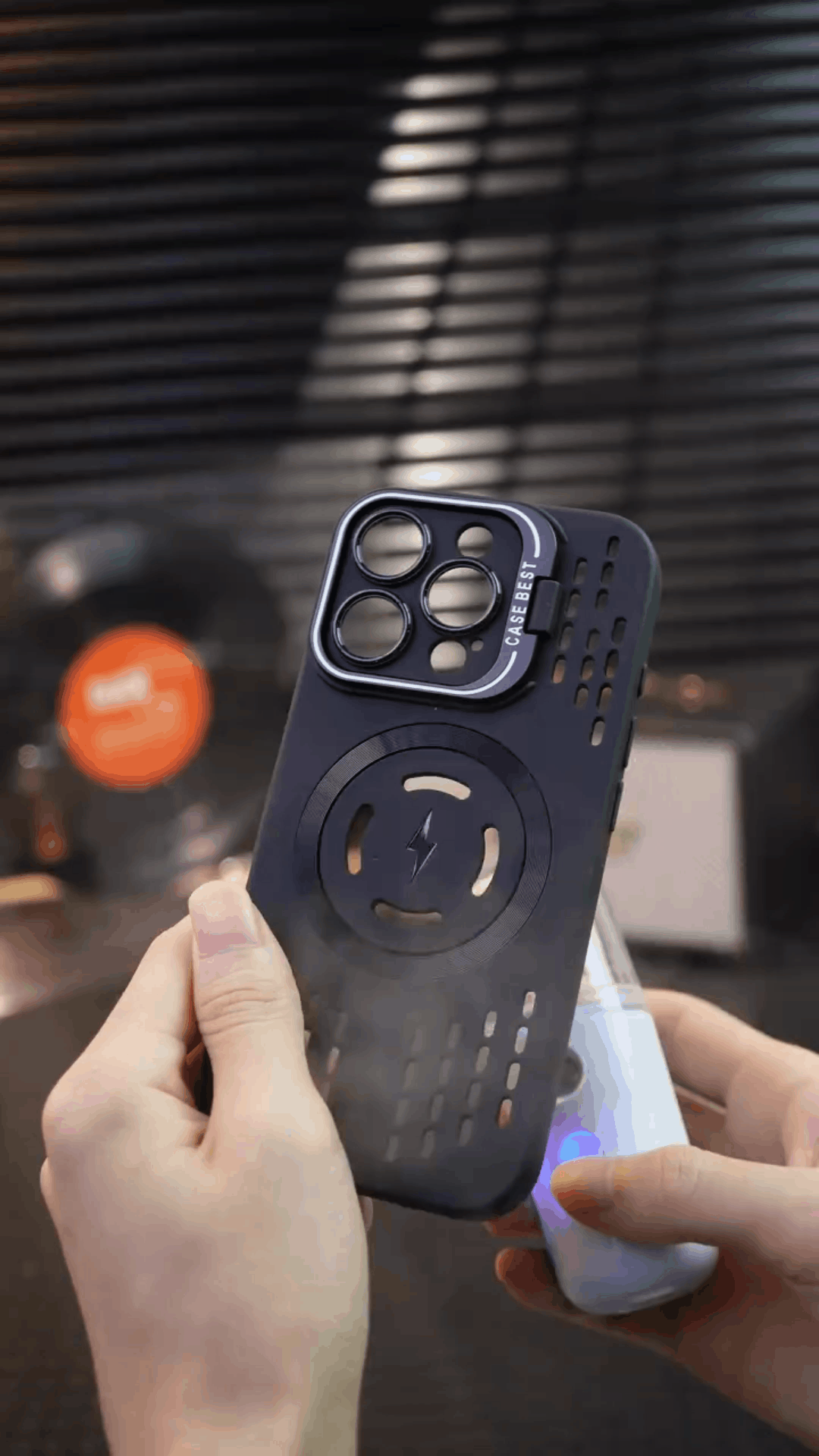 Cooling bracket mobile phone case