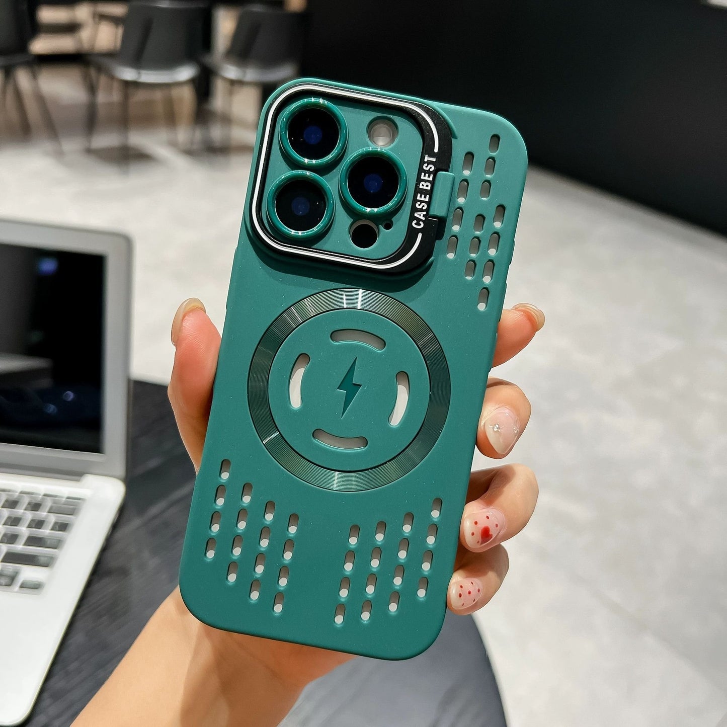 Cooling bracket mobile phone case